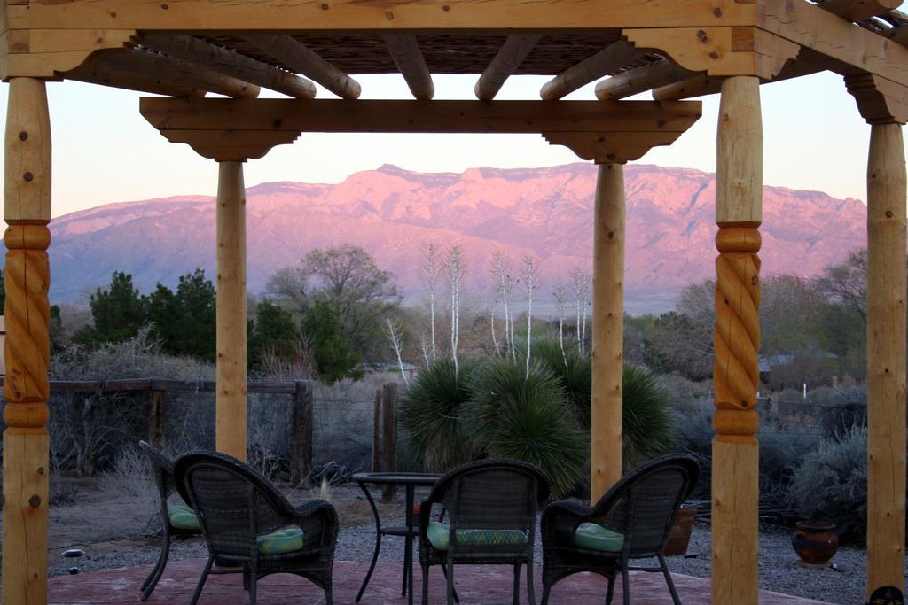 Chocolate Turtle B&B Corrales Exterior photo